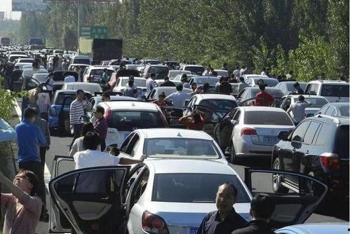 高速路上吃瓜堵车视频真实,一场意外引发的全民围观